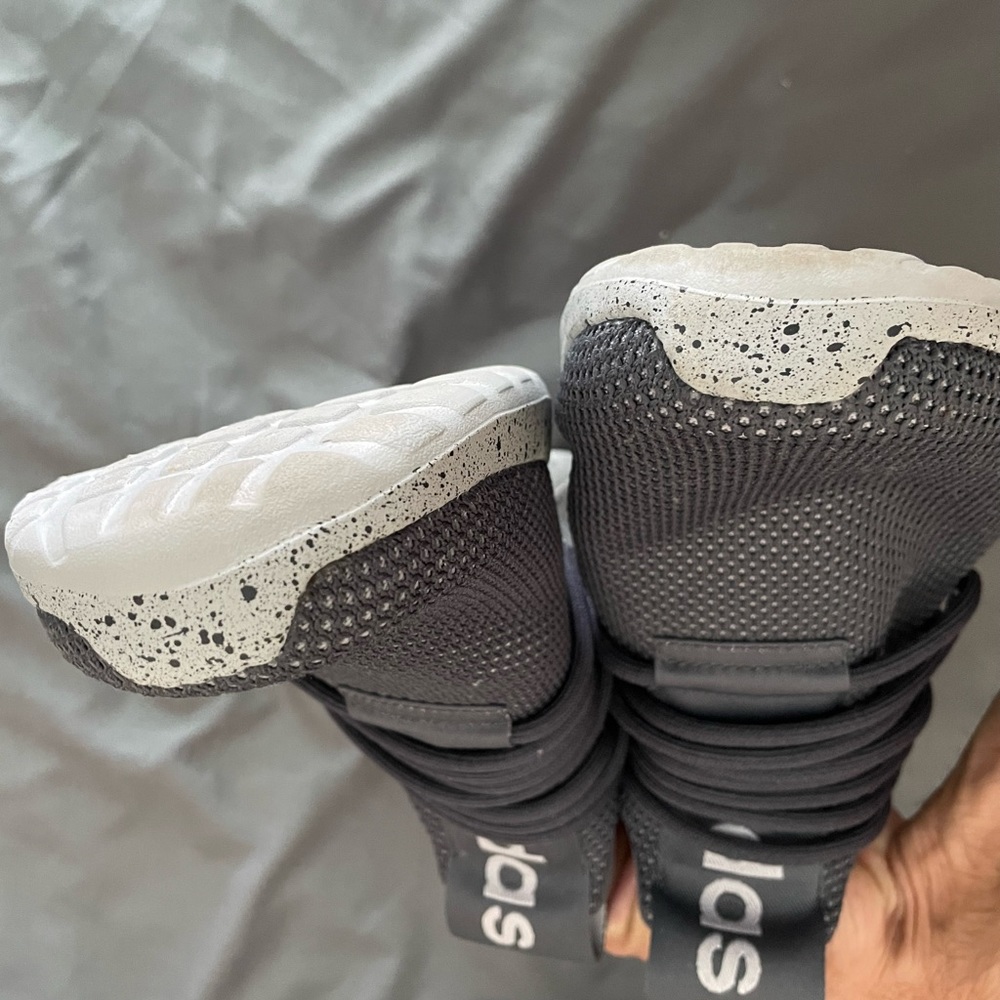 ADIDAS Run SHOES - Picture 8 of 10